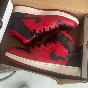 Air Jordan 1 MID Size 5.5